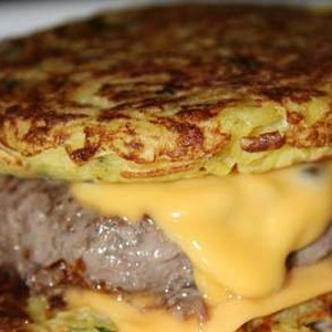 burger à la raclette et beignets de pommes de terre